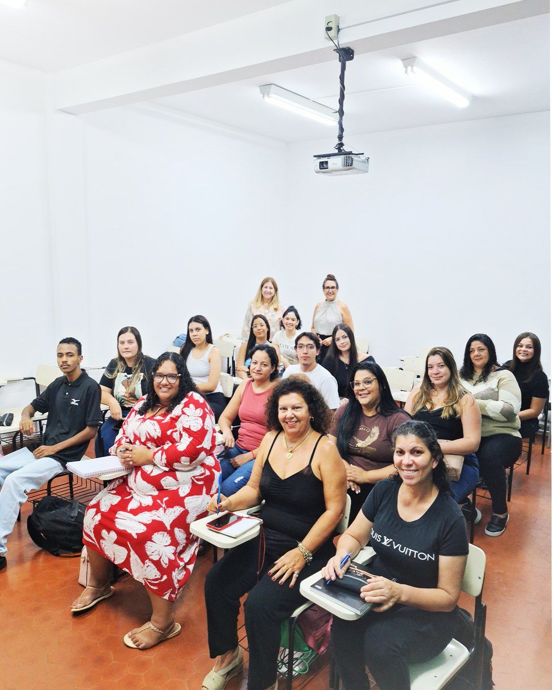 Turma reunida em uma sala de aula do IMES São Manuel